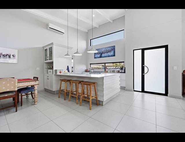 4 BEDROOM HOUSE FOR SALE IN PALM LAKES ESTATE
